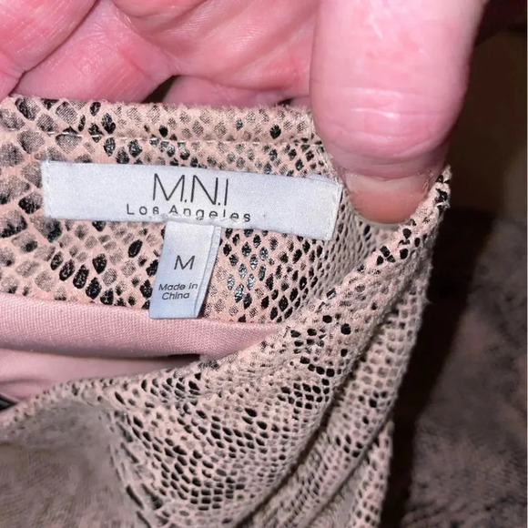 M.N.I LOS ANGELES LINED FAUX SUEDE SNAKESKIN MINI SKIRT BLUSH AND BLACK SIZE M - Picture 4 of 12